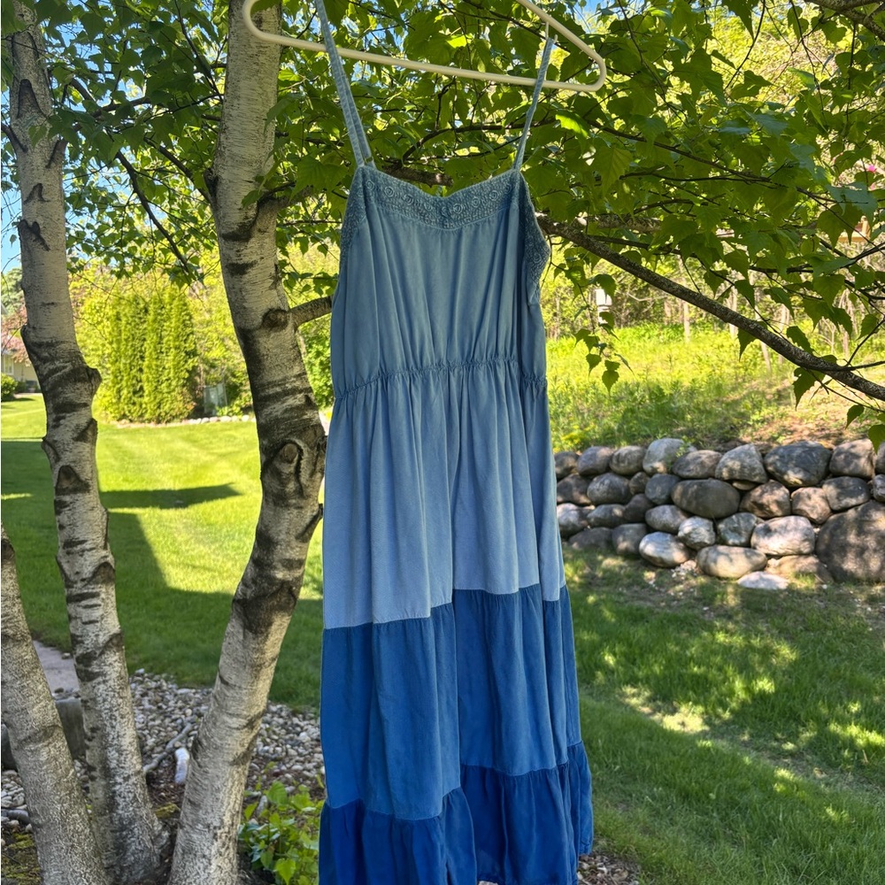 Elegant Blue Tiered Midi Dress